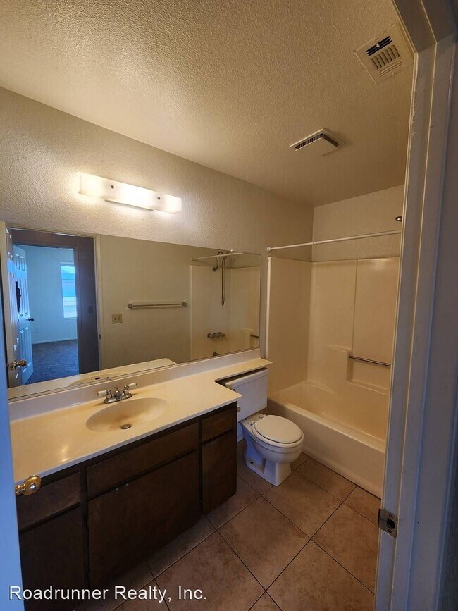 Building Photo - 3 br, 2 bath House - 4718 Flying H Rd