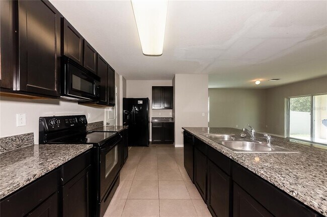 Building Photo - 5012 San Palermo Dr