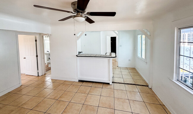 living room - 3403 Montclair St