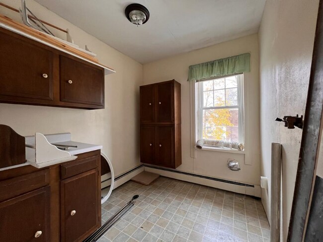 Building Photo - 14 Everett St