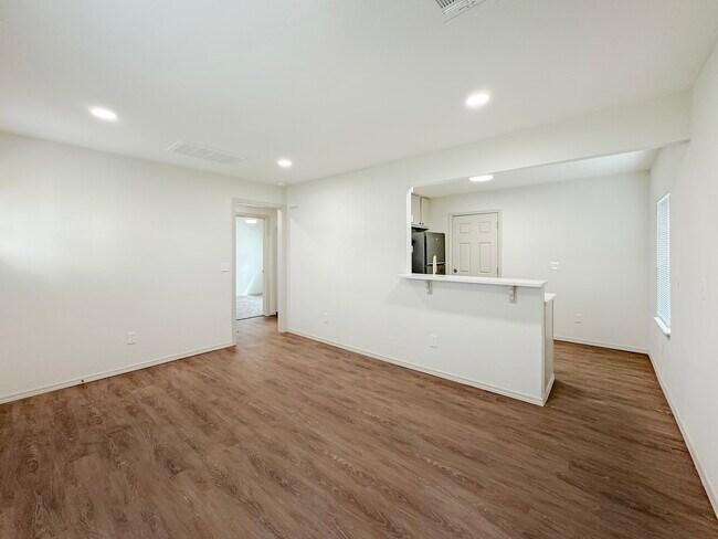 Building Photo - 1324 SW 12th St