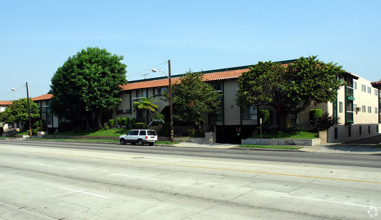 Primary Photo - 4141 W Rosecrans
