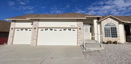 Building Photo - 1034 Haystack Dr