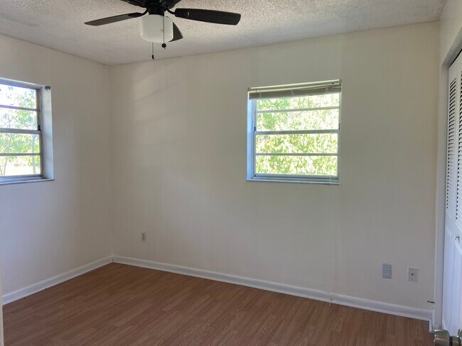 Building Photo - 6237 SE Lake Circle Dr