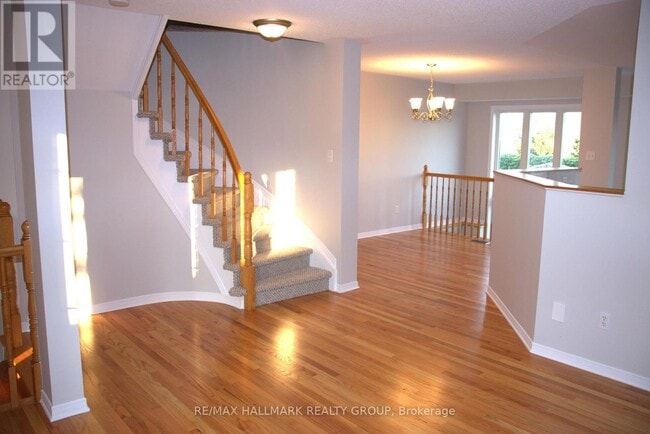 Building Photo - 2004 Scully Way