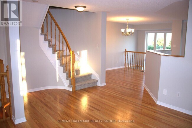 Photo du bâtiment - 2004 Scully Way