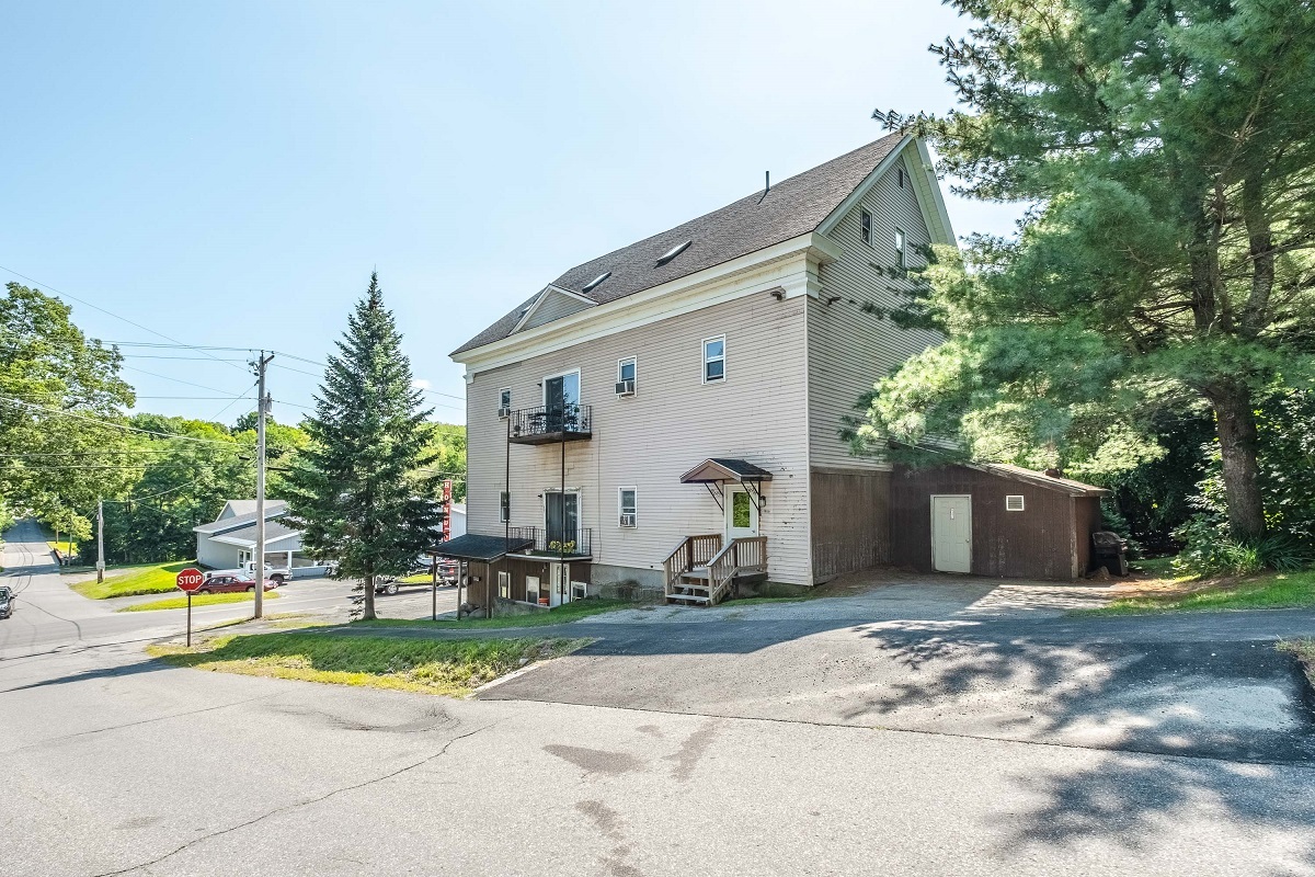 Primary Photo - Schoolhouse Apartments