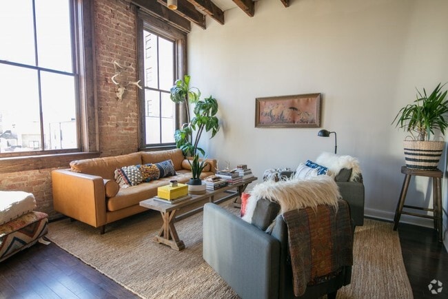 Spacious Interiors - Kress Building Apartments