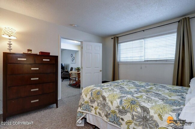 Building Photo - Akins Real Estate