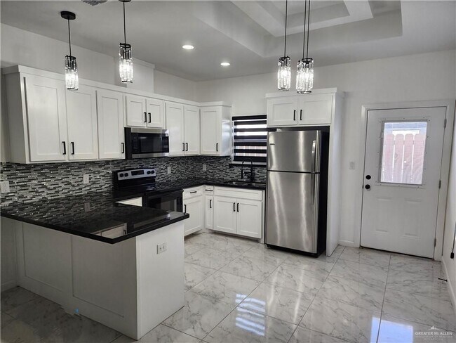 Foto del edificio - 1006 N Woodson Ave
