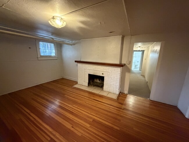 Building Photo - 1201 E Virginia Ave