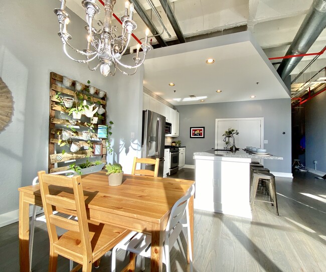 Dining Area - 33 Ponce De Leon Ave NE