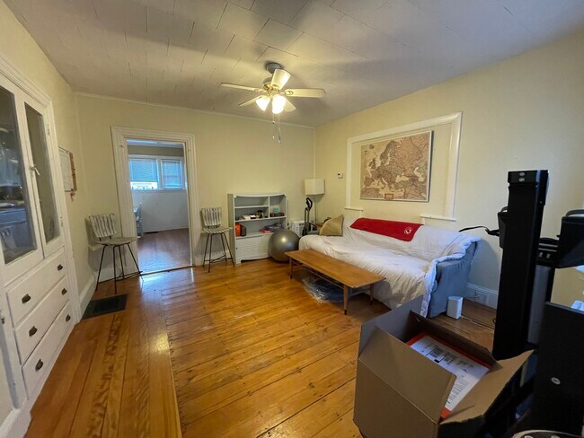 Foto del edificio - 21 College Ave