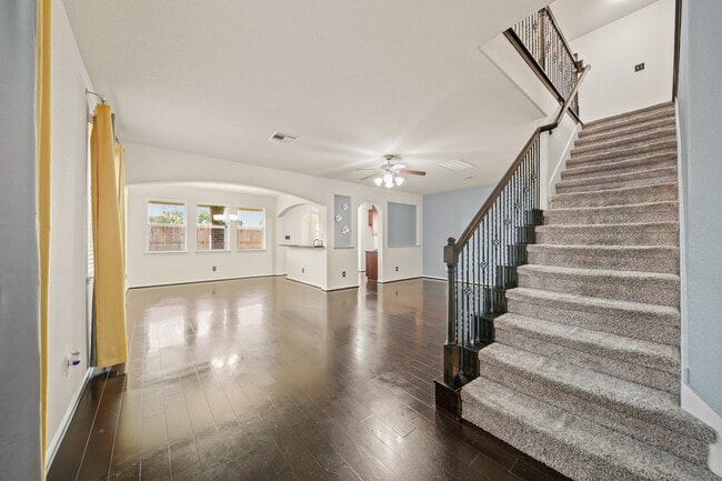 Building Photo - 4027 Waterford Ln