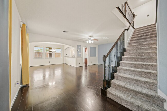 Foto del edificio - 4027 Waterford Ln