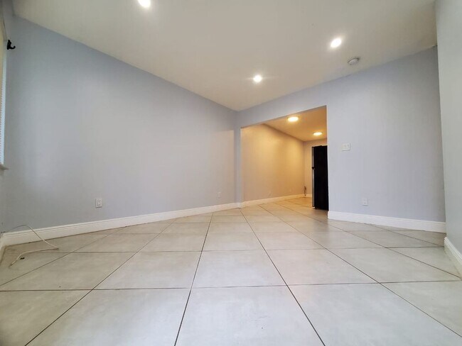 Foto del edificio - 841 NW 5th Ave