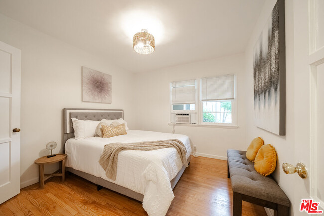 Foto del edificio - 823 Highland Ave