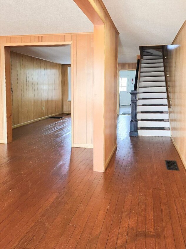 Foto principal - 3 Bedroom 1 Bath Entire House