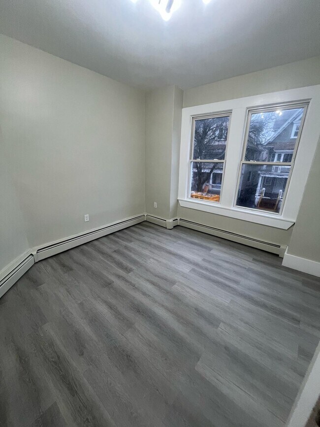249 Amherst St 2R - 253 Amherst St