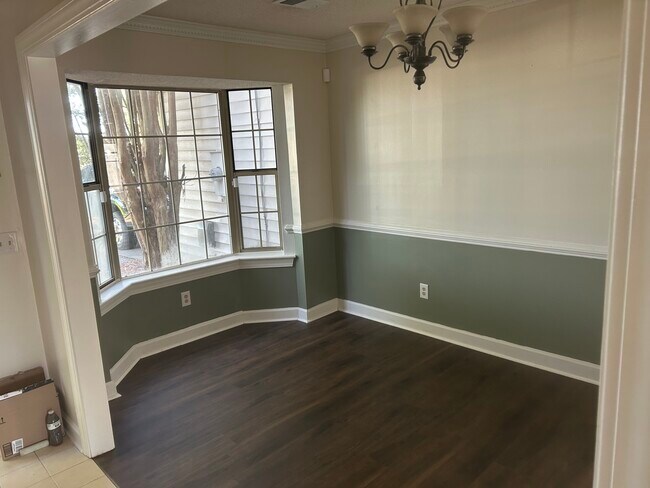 Foto del edificio - 1302 Farrington Way