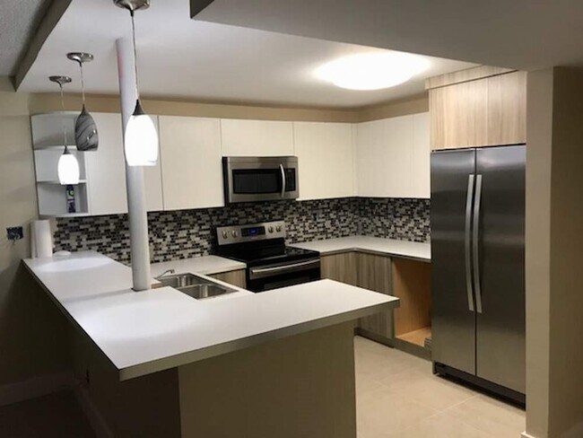 Building Photo - 6751 N University Dr