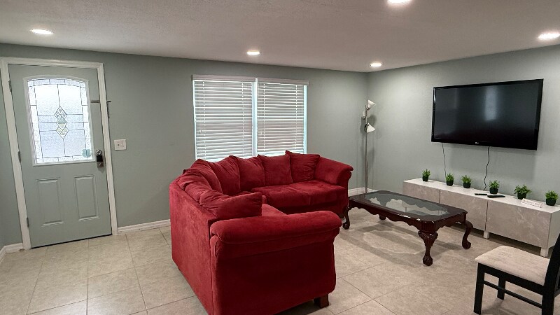 Foto del edificio - 6620 Grace Sweat Rd