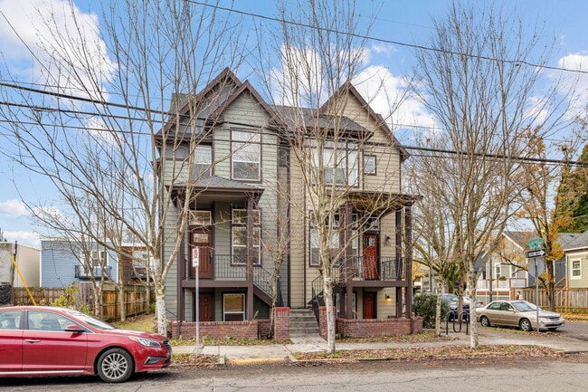 Building Photo - 2305 SE 12th Ave