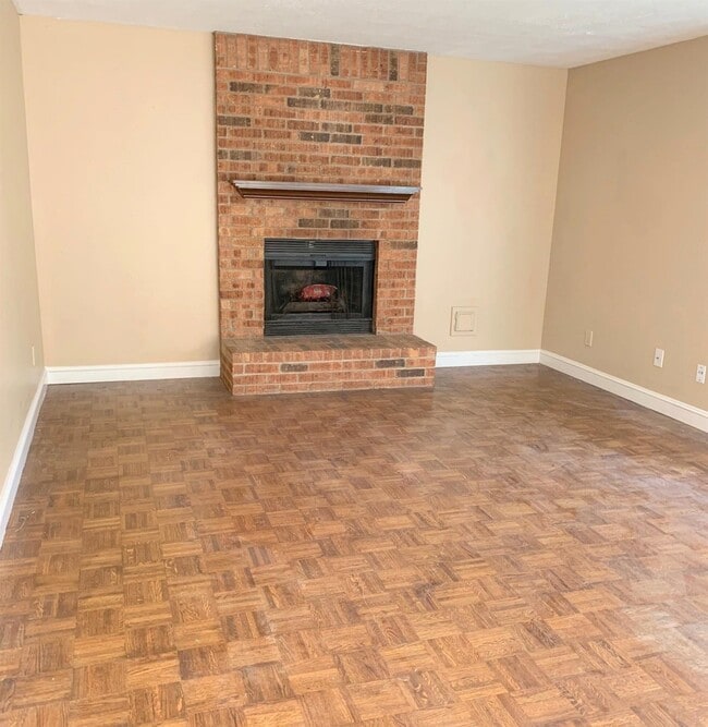 Foto del edificio - 4803 Brooklawn Dr