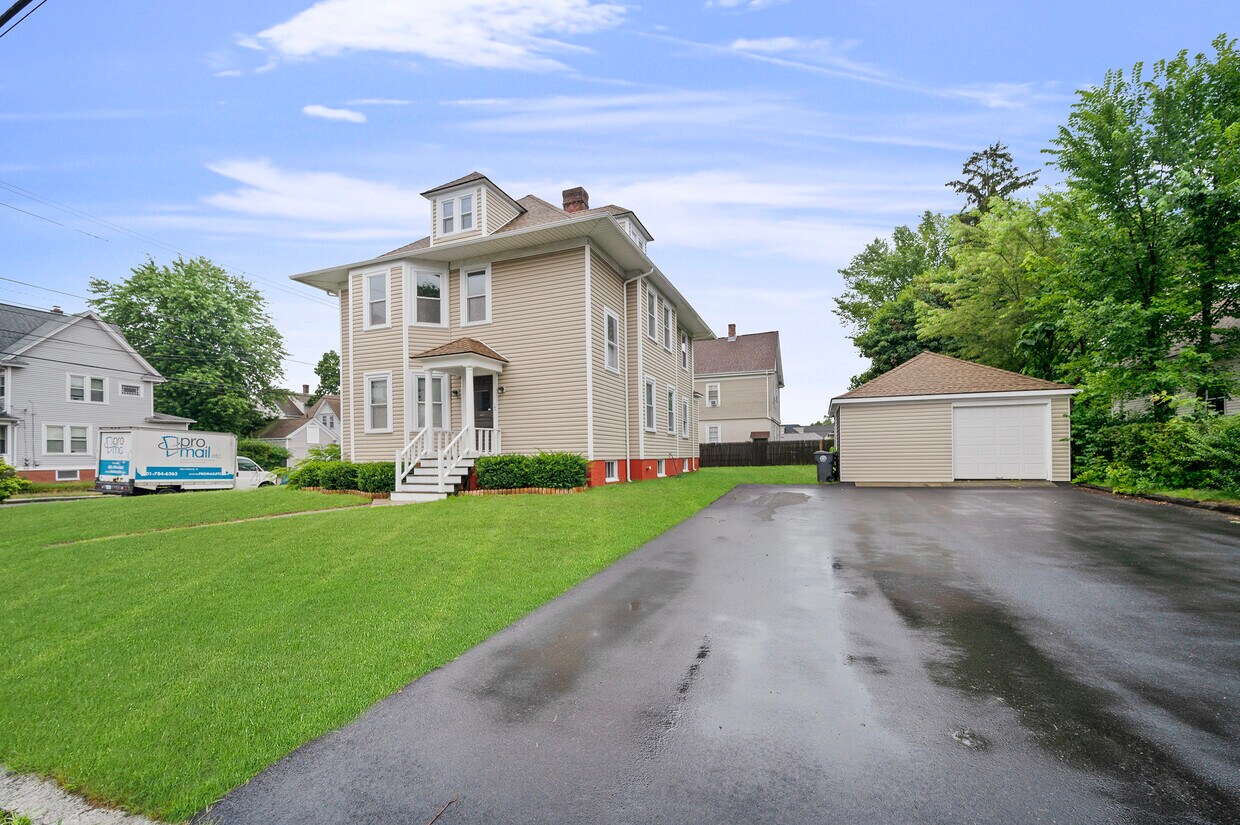 Primary Photo - 167 Woodbine St