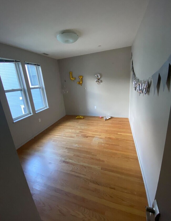 Foto del edificio - 55 Glenville Ave