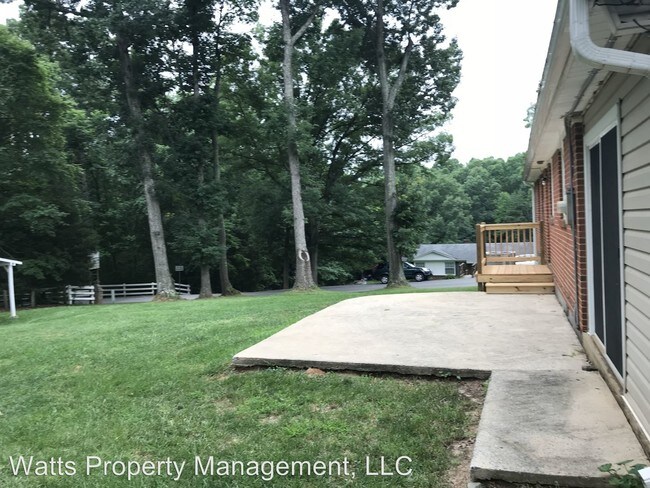Building Photo - 3 br, 1.5 bath House - 372 Briar Cliff Circle
