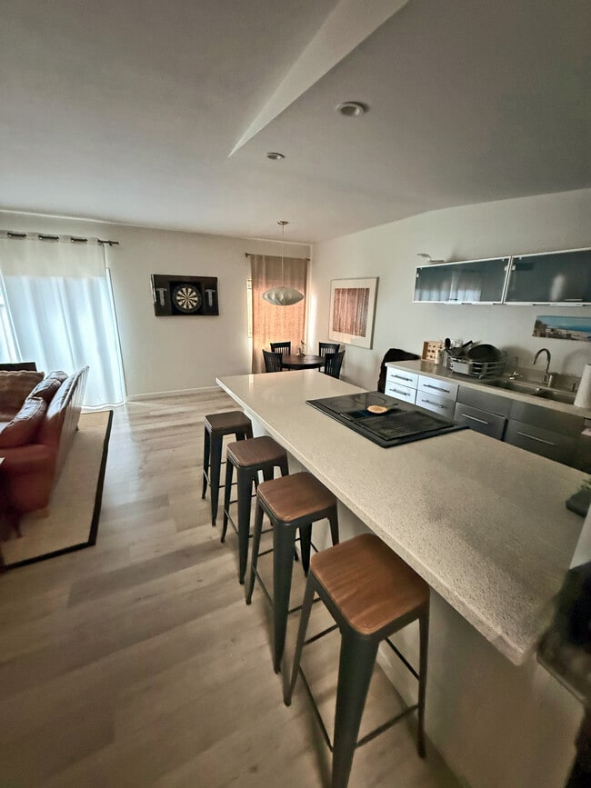 Open floor plan - 622 S Barrington Ave