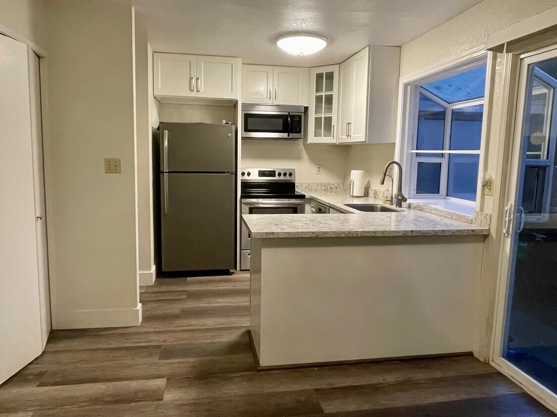 Kitchen - 4430 Seminole Way