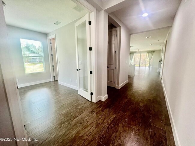 Foto del edificio - 242 Orchard Ln