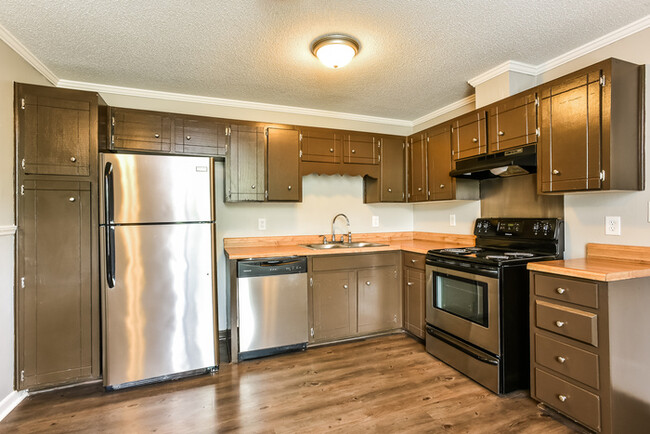 Building Photo - Charming 3 Bedroom Home