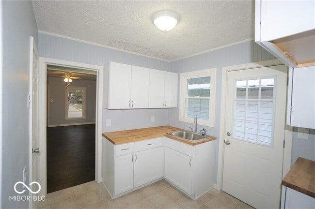 Building Photo - 4842 Hillside Ave