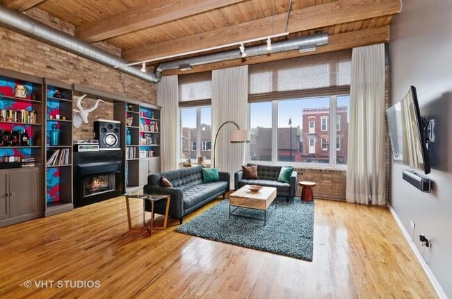 Building Photo - 2544 W North Ave