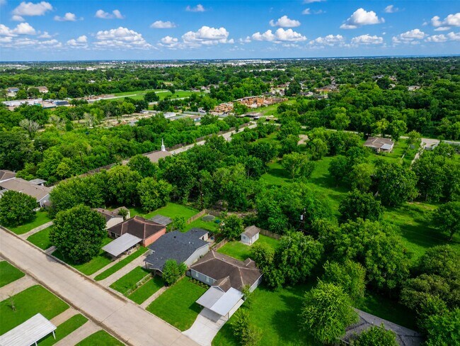 Foto del edificio - 4930 Holloway Dr