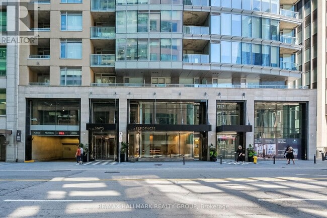 Building Photo - 101-101 Queen St