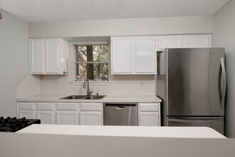 Building Photo - 6 S Pineplank Ct