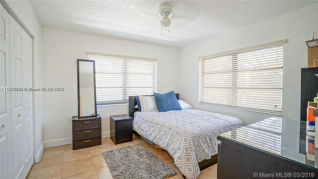 Foto del edificio - 7915 SW 104th St