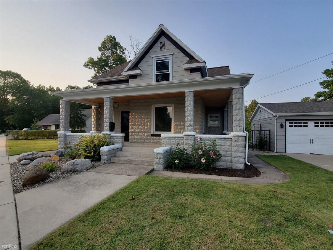 4 br, 2 bath House 2432 River Ave House Rental in Mishawaka, IN