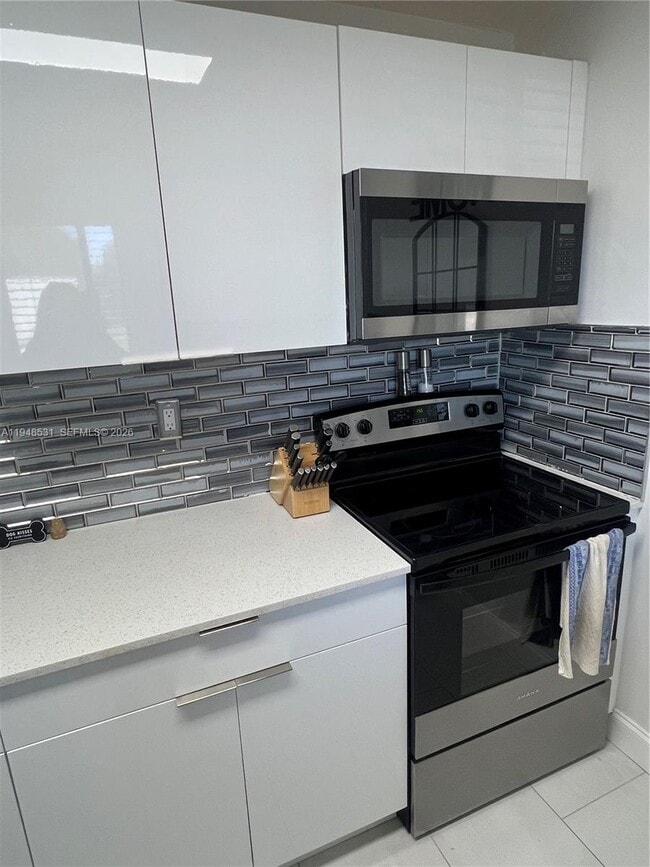 Building Photo - 151 Lakeview Dr