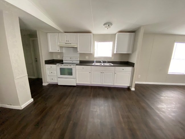 Building Photo - 80 Redwood Ln