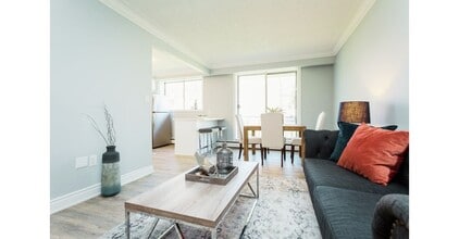 Building Photo - 75 Carling Street