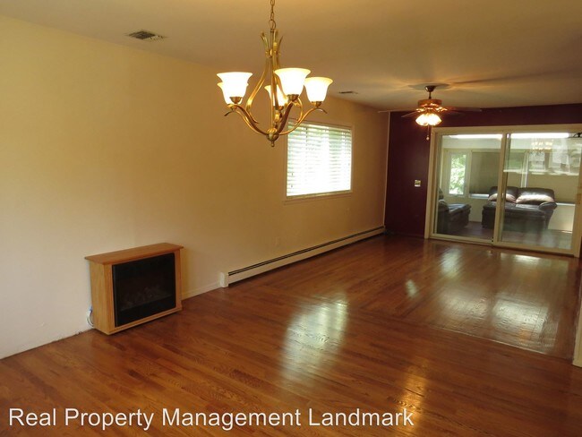 Building Photo - 493 Carnation Dr