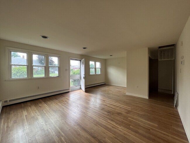 Building Photo - 205 Dumont Rd