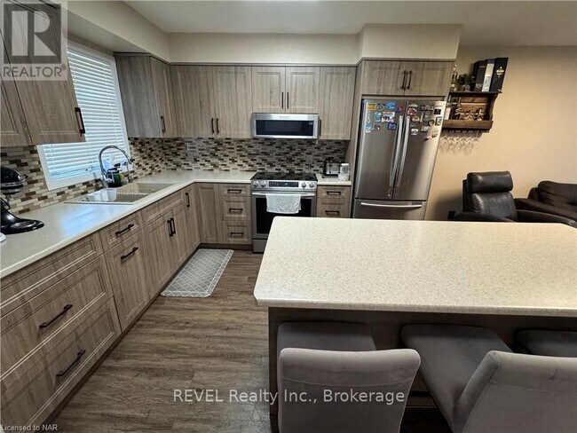 Photo du bâtiment - 8141-8141 Coventry Rd