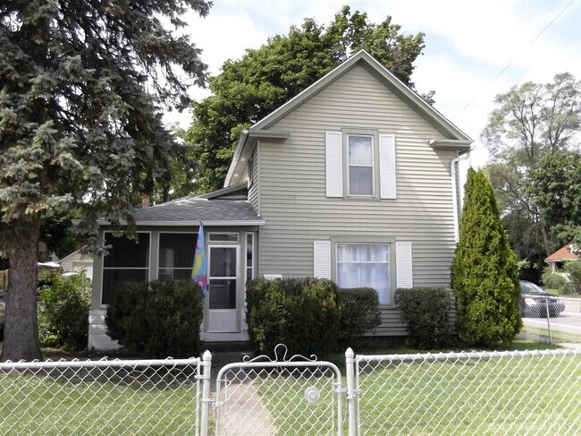 Building Photo - 533 N Huron St