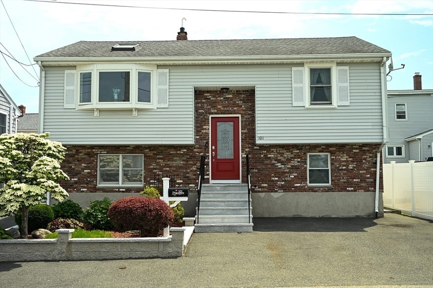 Photo - 101 Douglas St